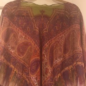 Light weight versatile shawl